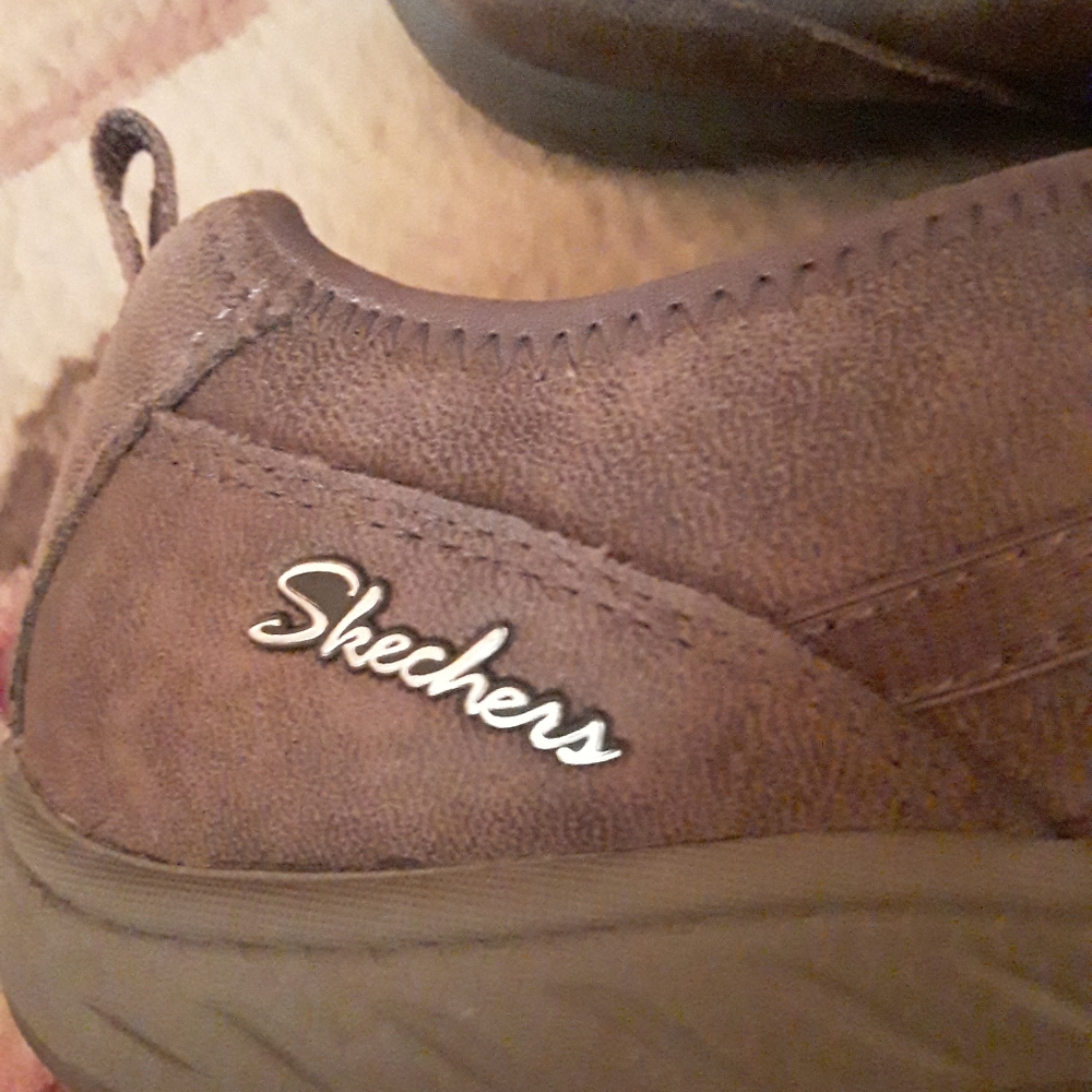 SKECHERS Relaxed fit  Memory Foam Slip on sneakers size 5.5
